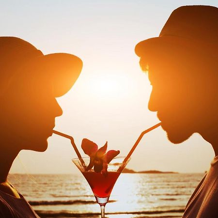M Sea Suites - By The Beach Tel Aviv Ngoại thất bức ảnh