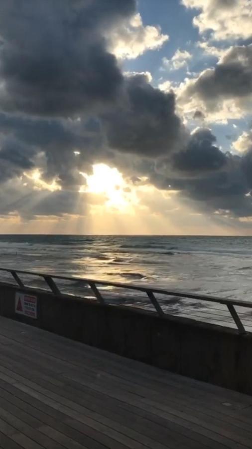 M Sea Suites - By The Beach Tel Aviv Ngoại thất bức ảnh
