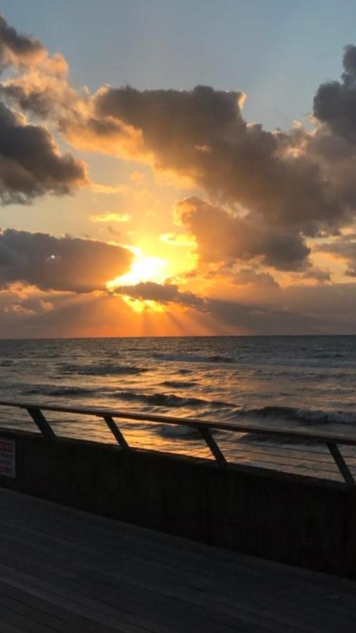 M Sea Suites - By The Beach Tel Aviv Ngoại thất bức ảnh